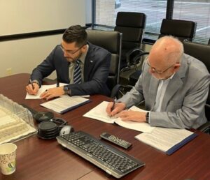 Dan Cardiello, Managing Director Xiphos Partners and Don Taylor, AVX CFO sign the "FleetSpace powered by METIS" Teaming Agreement!